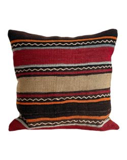 stor autentisk kelim pude 143 med en skøn farvesammensætning måler hele 60x60 cm