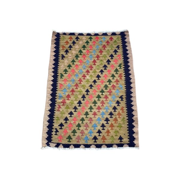 Lille kelim tæppe i smukke farver med mønster