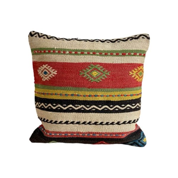 Store puder 50x50 cm findes i et væld af farver med hver sin historie