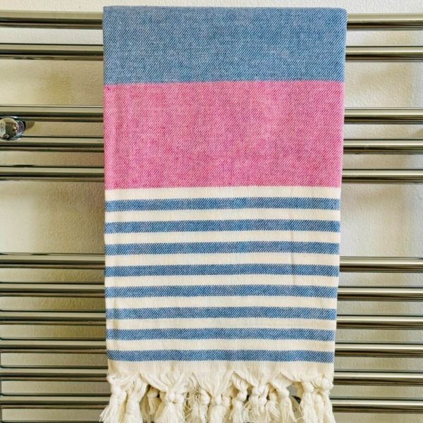 tyrkisk hammam håndklæde - elegant stribet design i natur, blå og dyb rosa